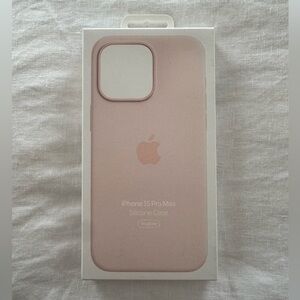 BRAND NEW Apple iPhone 15 Pro Max Silicone Case with MagSafe - Light Pink